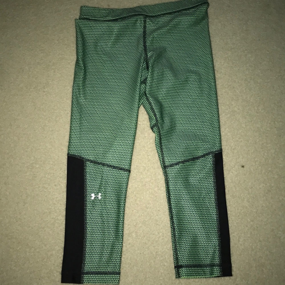 Under Armor capris green and black size small